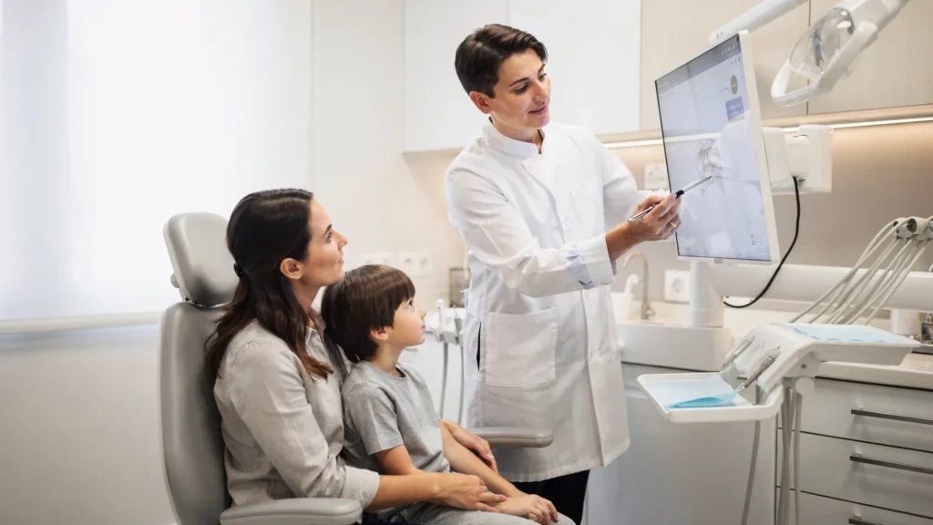 Copii cu dinți strâmbi: când e momentul ideal pentru aparat - Main Image